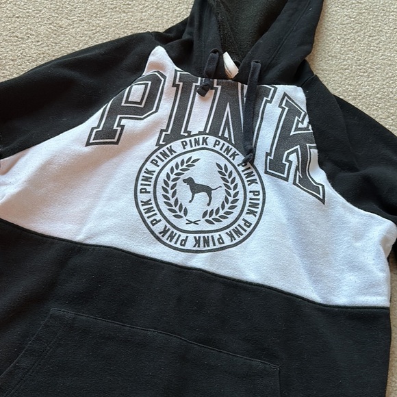 VS pink Sweatshirt - Picture 2 of 4